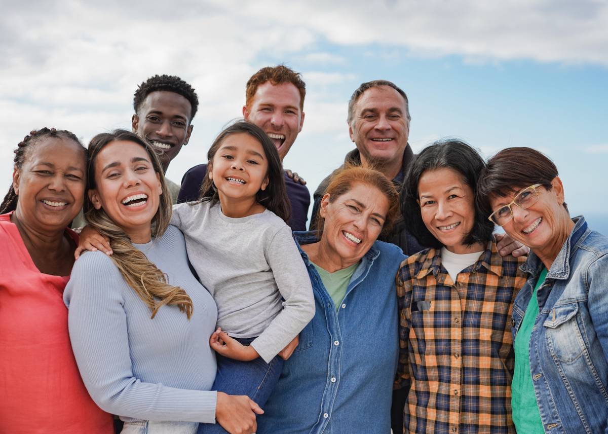 Image of multi-generational group as featured image for When Do Wisdom Teeth Come In?